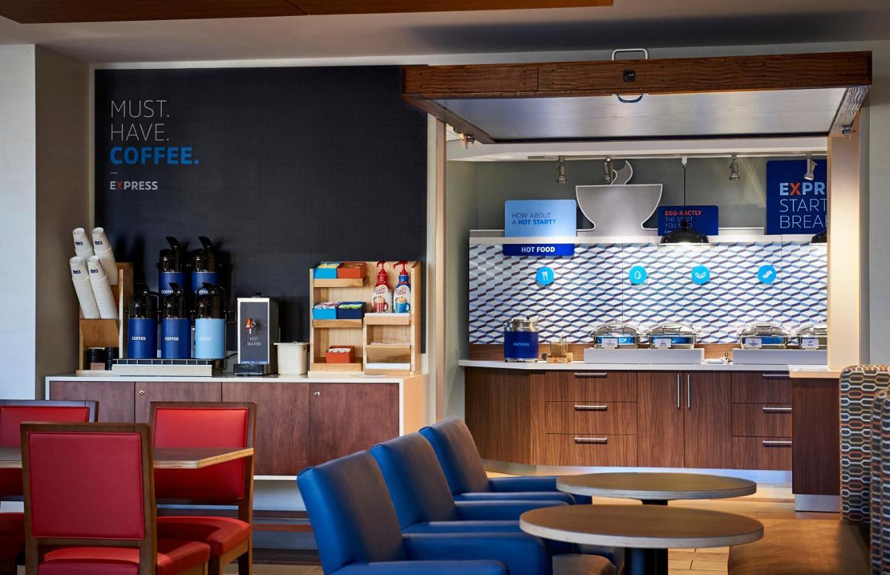 Holiday Inn Express - Fall River North Eksteriør bilde