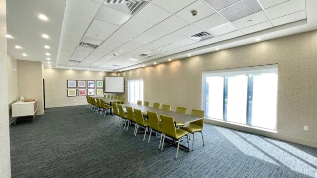 Holiday Inn Express - Fall River North Eksteriør bilde