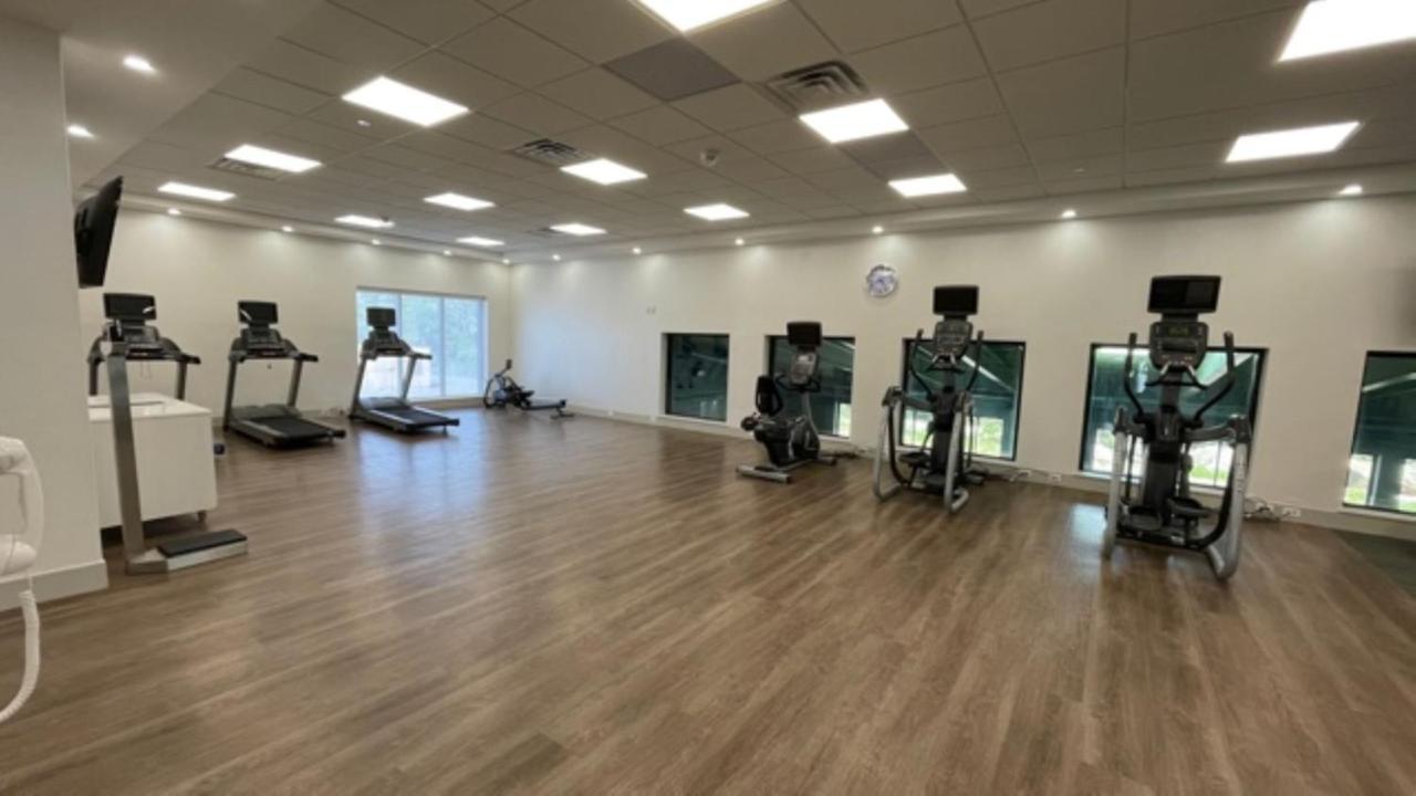 Holiday Inn Express - Fall River North Eksteriør bilde