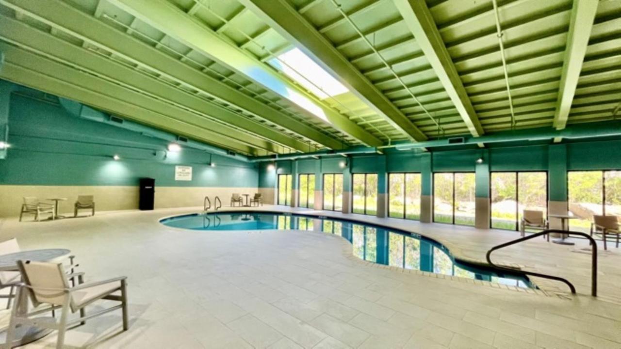 Holiday Inn Express - Fall River North Eksteriør bilde