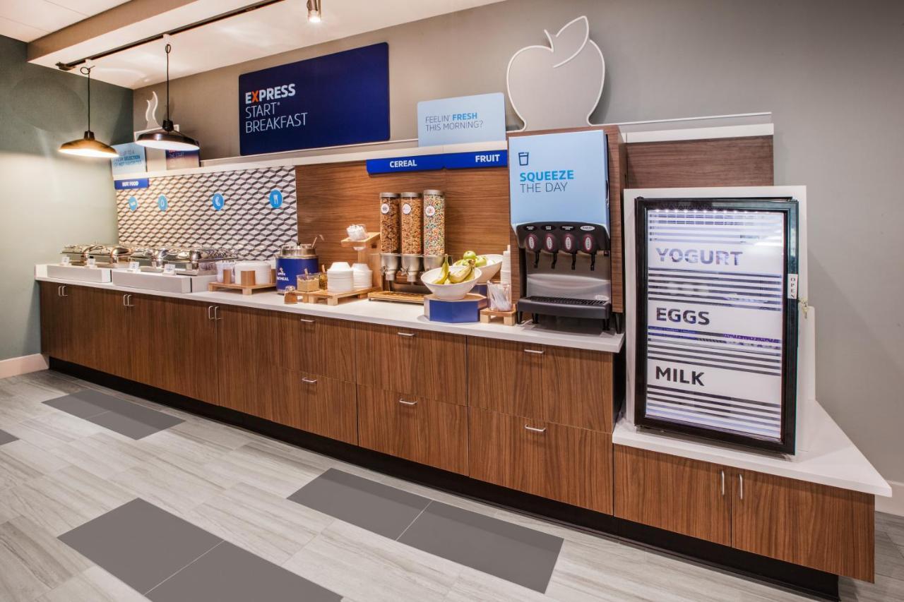 Holiday Inn Express - Fall River North Eksteriør bilde