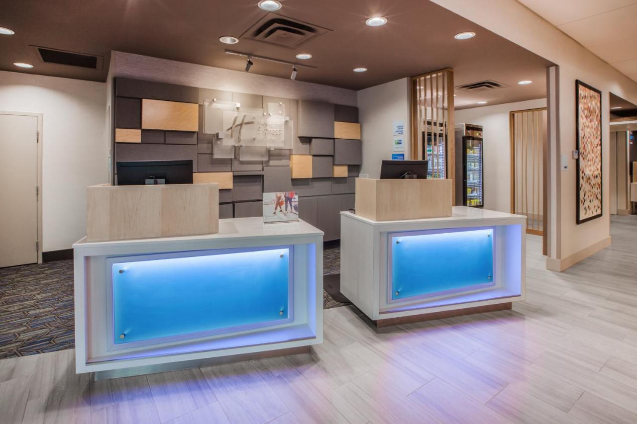 Holiday Inn Express - Fall River North Eksteriør bilde