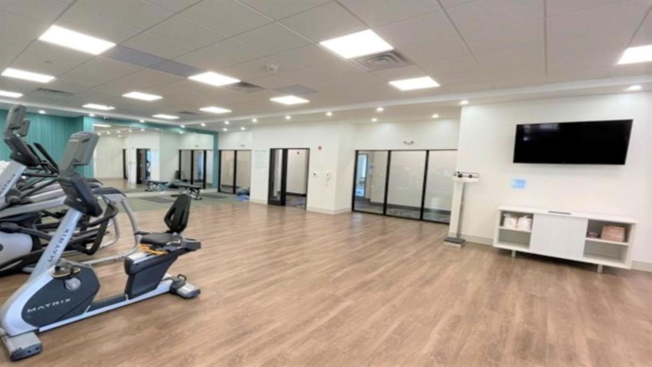 Holiday Inn Express - Fall River North Eksteriør bilde
