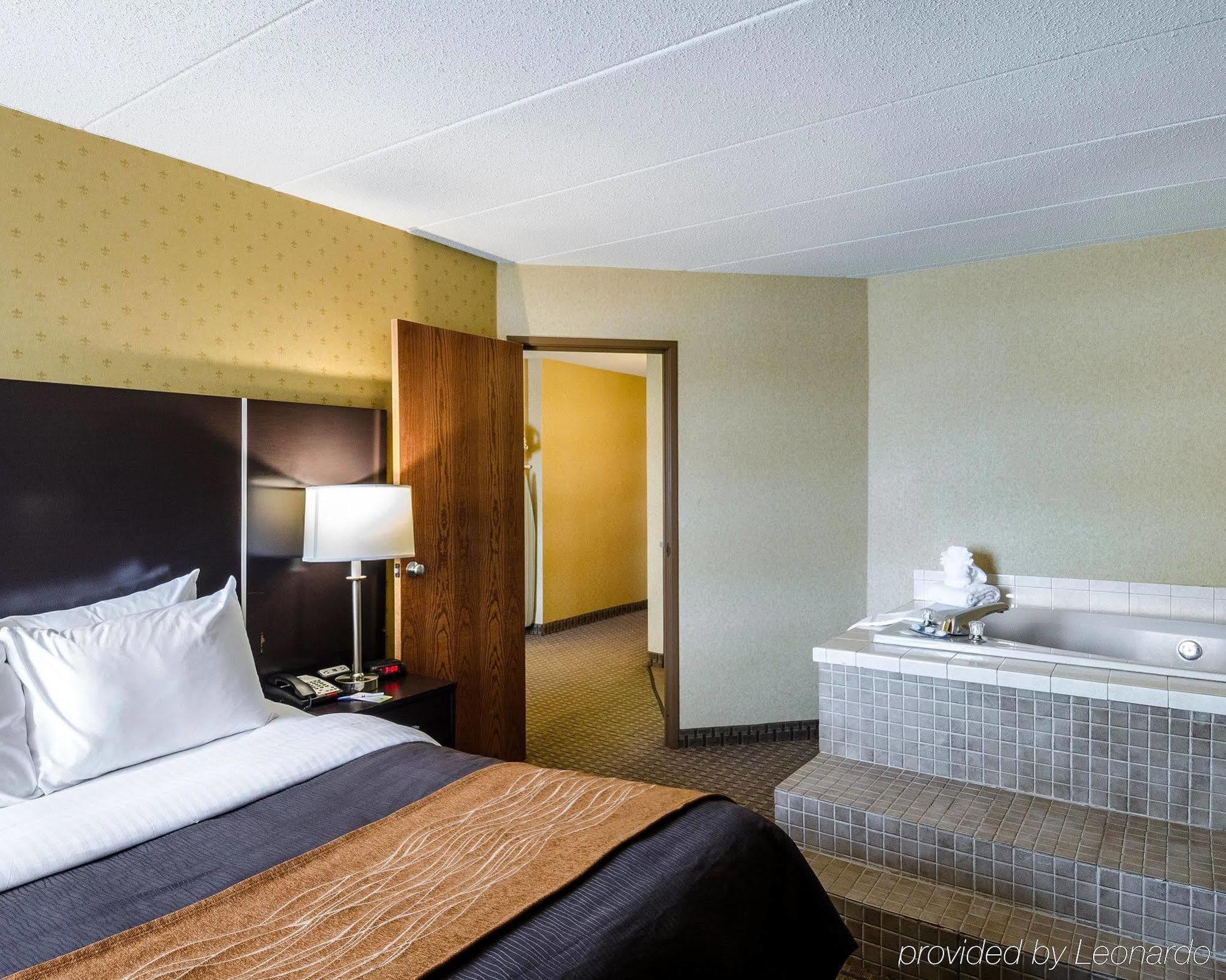 Holiday Inn Express - Fall River North Eksteriør bilde