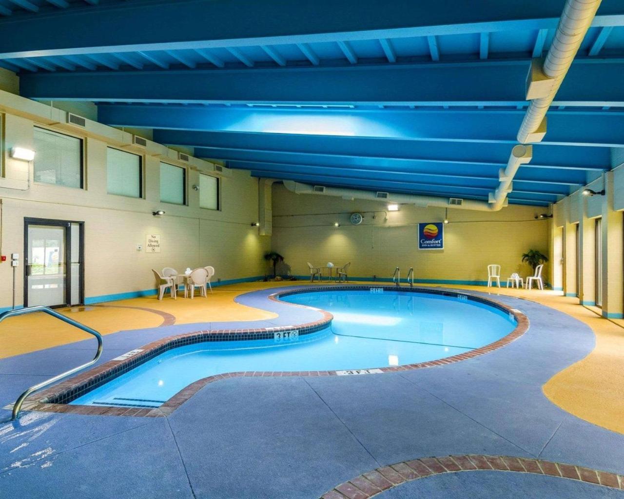 Holiday Inn Express - Fall River North Eksteriør bilde